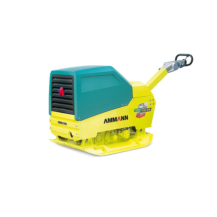Ammann APH 110-95 Reversierplatte mit grüner Motorhaube und gelb-grünem Korpus auf großer Verdichtungsplatte.