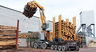 mit dem neuen LH 60 M Timber bei der Schwaiger Holzindustrie