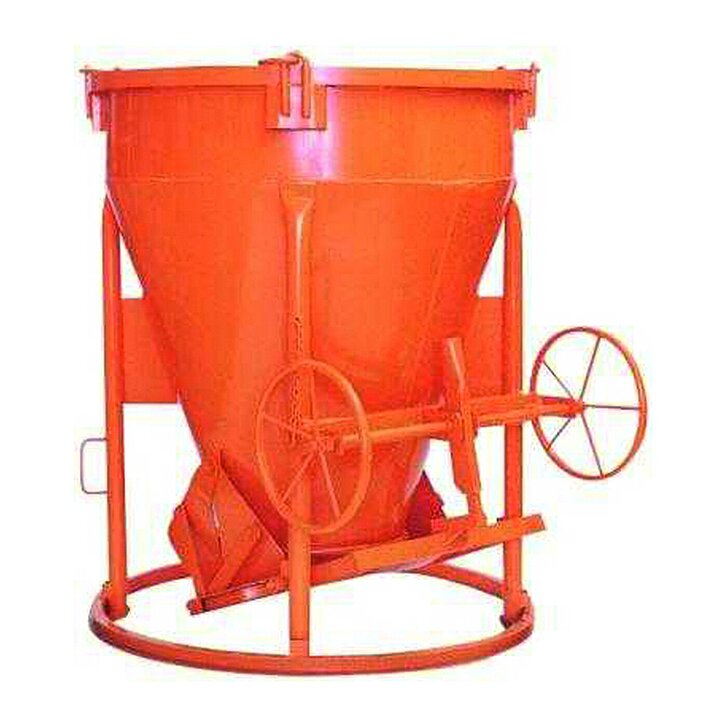 Orangefarbener Beton-Kübel (Krankübel) mit Bodenklappe und Handrad zur Materialentnahme auf Stahlrahmengestell.
