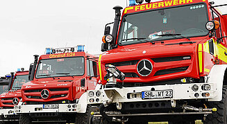 Fünf RedMog stehen aufgereiht nebeneinander 