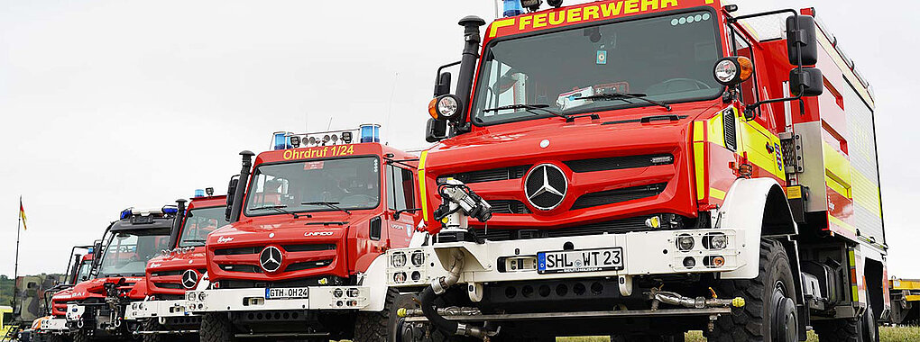 Fünf RedMog stehen aufgereiht nebeneinander 